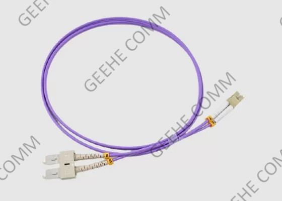 100 o remendo da fibra ótica do duplex 50/125 da atuação LC-SC OM4 conduz o multi modo