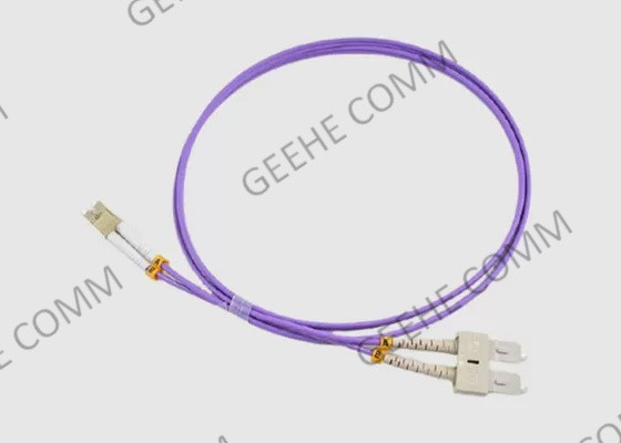 100 o remendo da fibra ótica do duplex 50/125 da atuação LC-SC OM4 conduz o multi modo