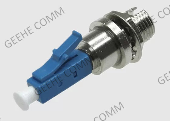 Homem de FTTH LC UPC ao adaptador fêmea do cabo de fibra ótica de FC