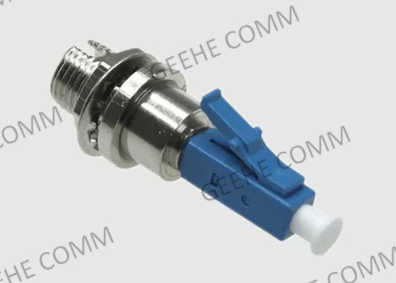 Homem de FTTH LC UPC ao adaptador fêmea do cabo de fibra ótica de FC