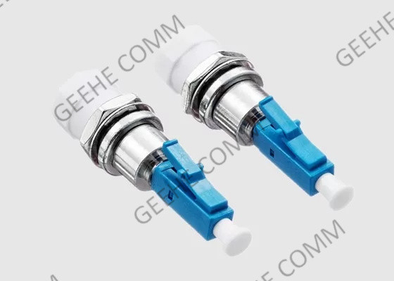 Homem de FTTH LC UPC ao adaptador fêmea do cabo de fibra ótica de FC