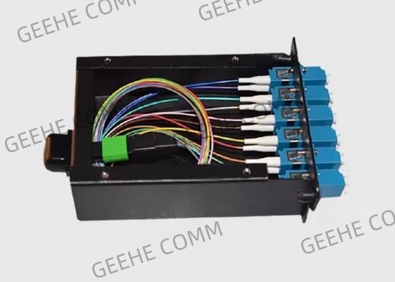 A fibra 12 instalou 6 a gaveta frente e verso do cabo da fuga da fibra dos adaptadores MTP/MPO do LC