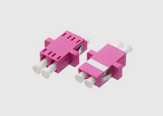 O adaptador milímetro frente e verso OM4 do cabo de fibra ótica de LC/UPC flangeou fibra de Violet Mikrolink OM4