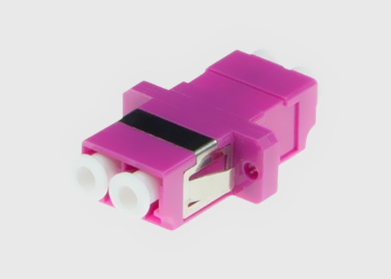 O adaptador milímetro frente e verso OM4 do cabo de fibra ótica de LC/UPC flangeou fibra de Violet Mikrolink OM4